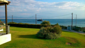 Beautiful house by the sea,Loutraki Skaloma.